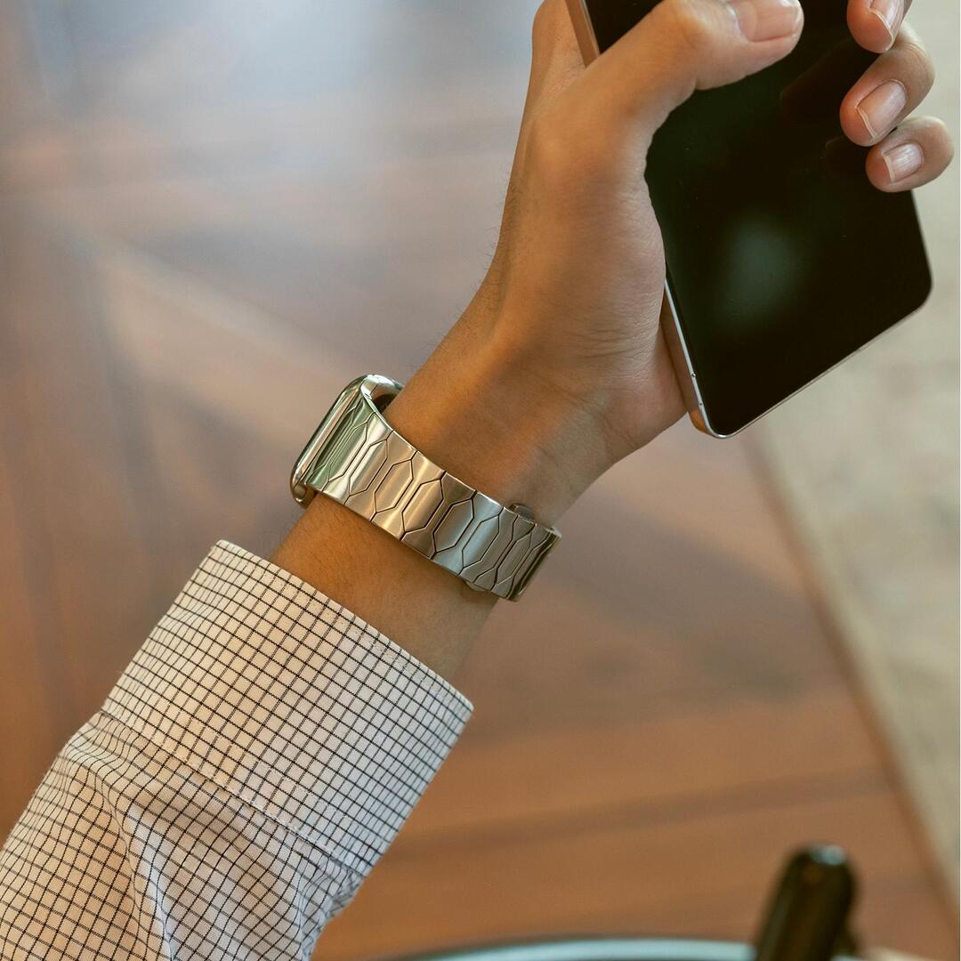 Elegant Stainless Steel Band for Apple Watch – Discreet Luxury Style