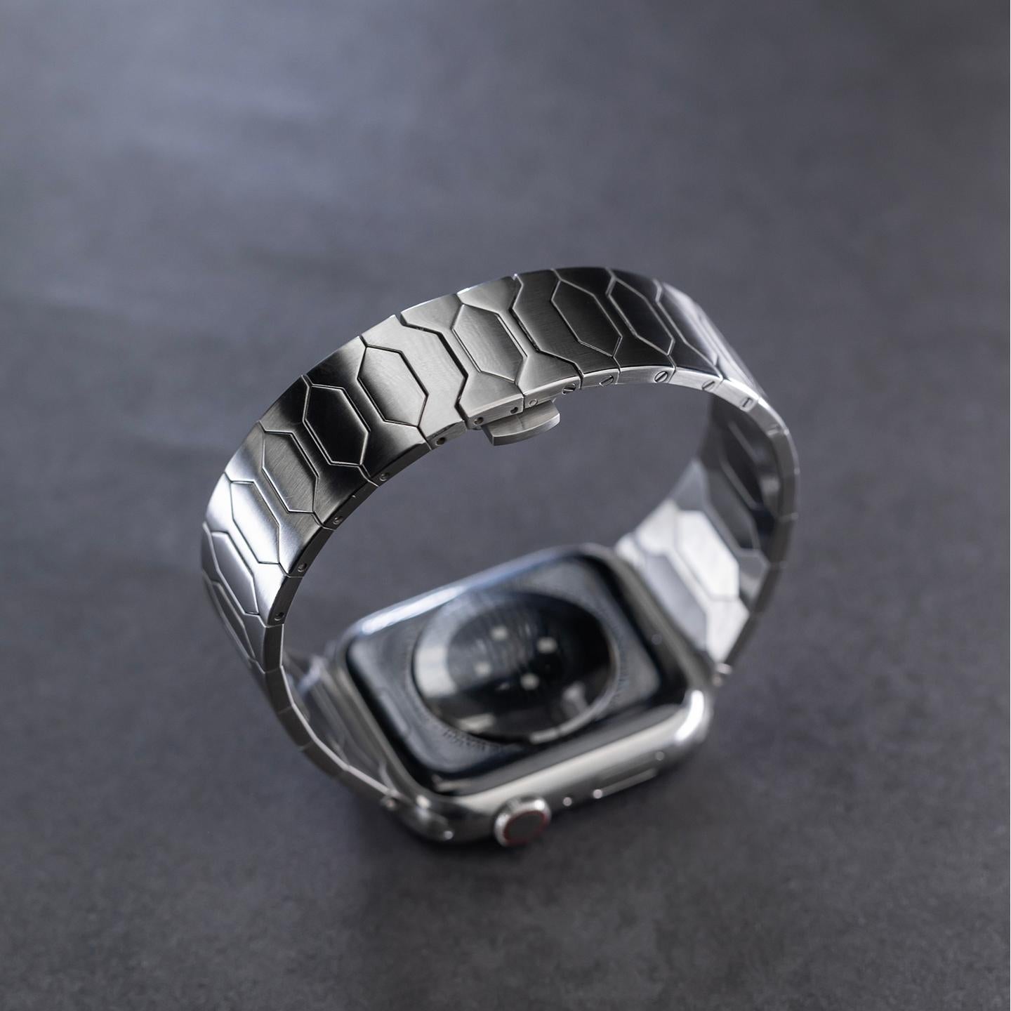 Elegant Stainless Steel Band for Apple Watch – Discreet Luxury Style