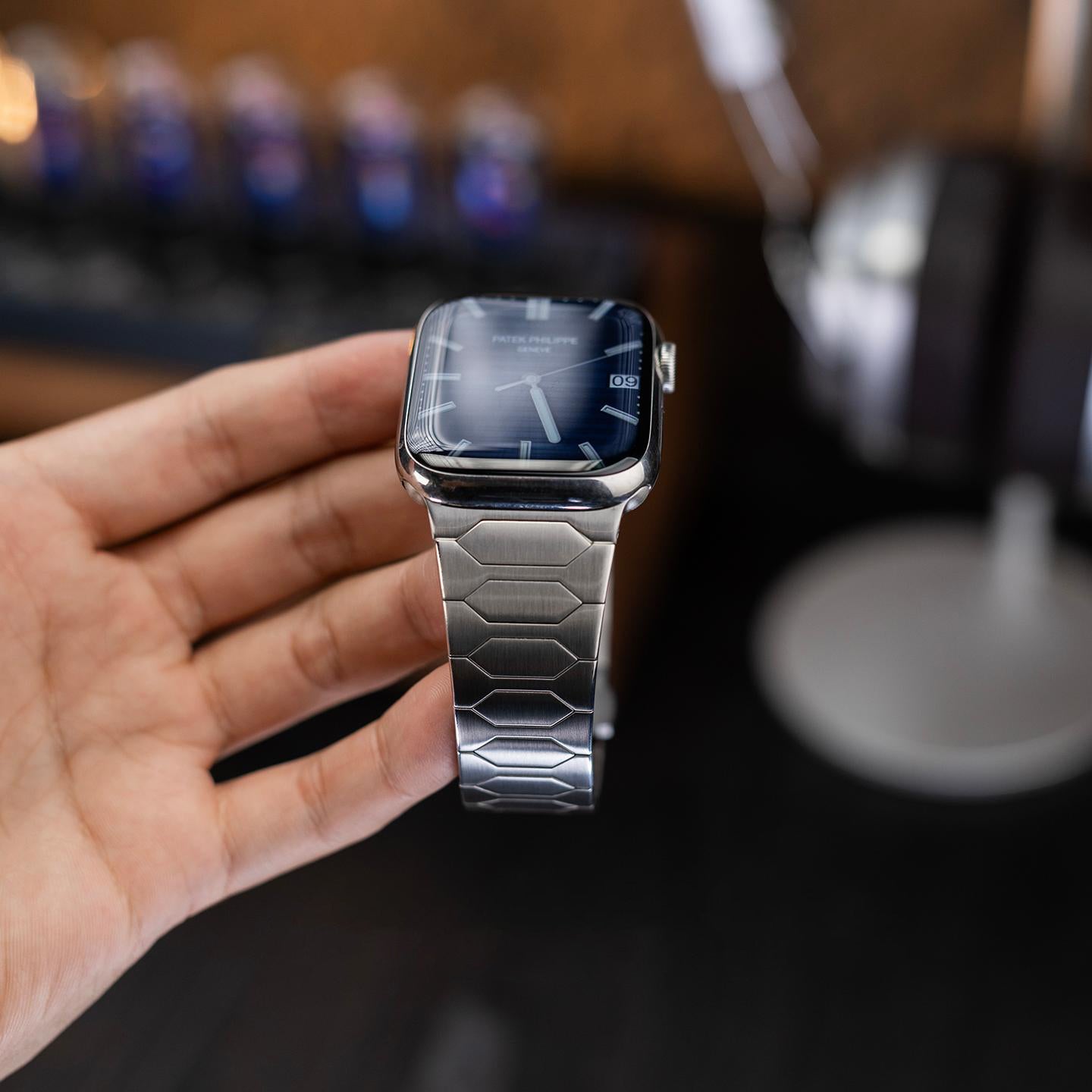 Elegant Stainless Steel Band for Apple Watch – Discreet Luxury Style