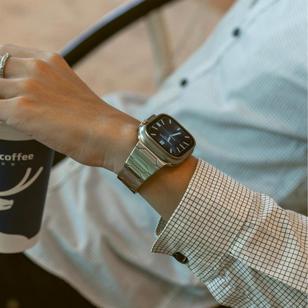 Elegant Stainless Steel Band for Apple Watch – Discreet Luxury Style
