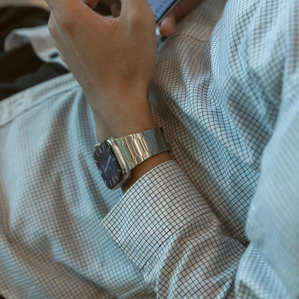 Elegant Stainless Steel Band for Apple Watch – Discreet Luxury Style